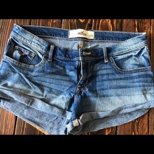 Hollister light wash shortie short 3”